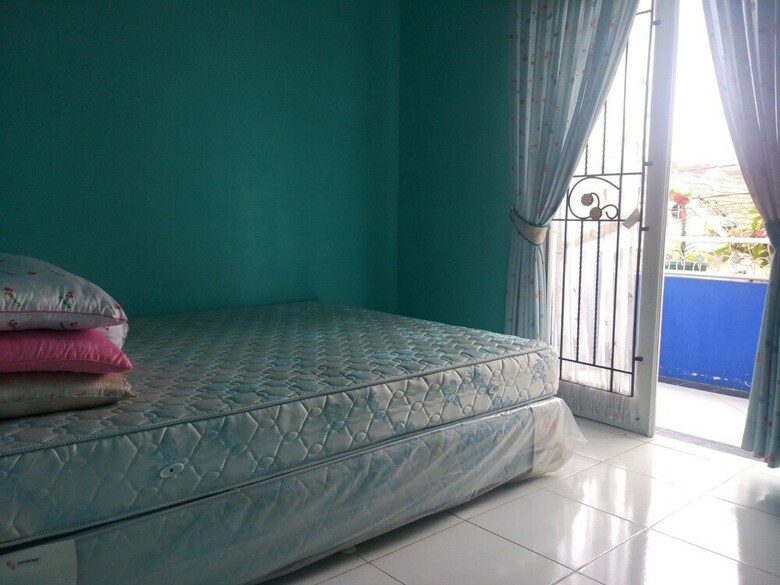 Villa Abdi Cipanas With Swimming Pool