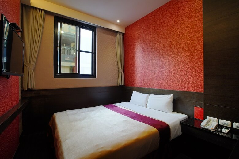 Happy Hotel