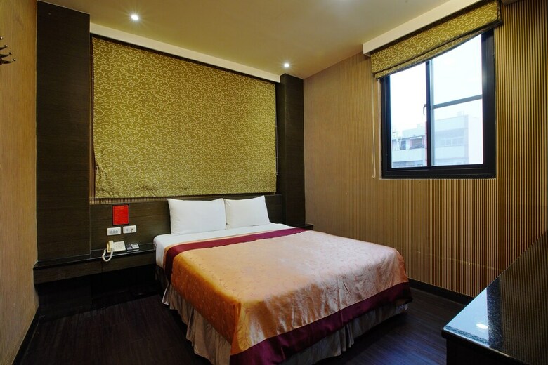 Happy Hotel