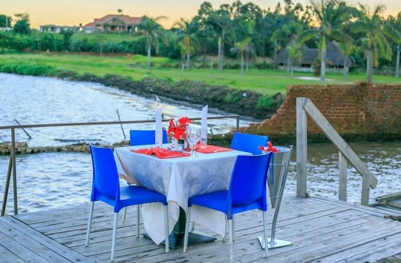 Hotel Nature's Green Beach Resort