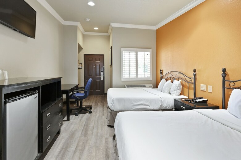 Hotel Le Blanc Inn & Suites