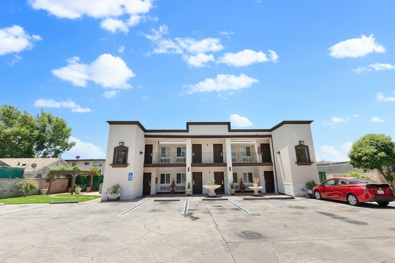 Hotel Le Blanc Inn & Suites