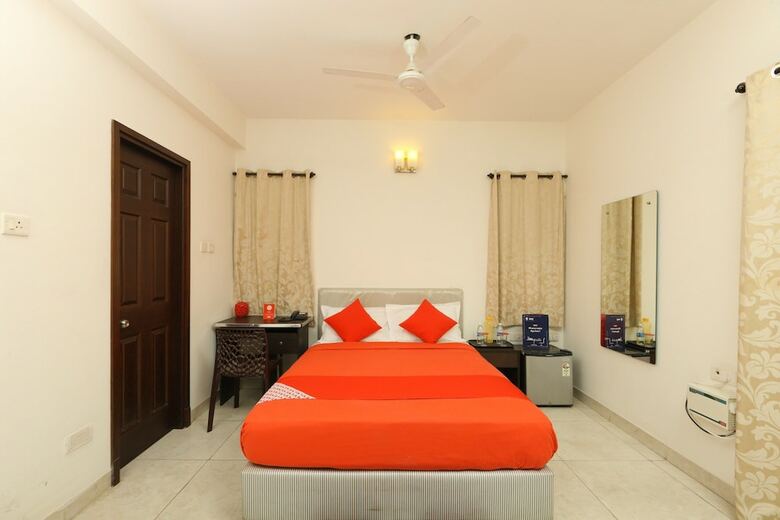 Hotel Oyo 24040 Silverkey Marigold Krishna Nagar