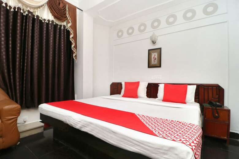 Oyo 16098 Hotel Amrit