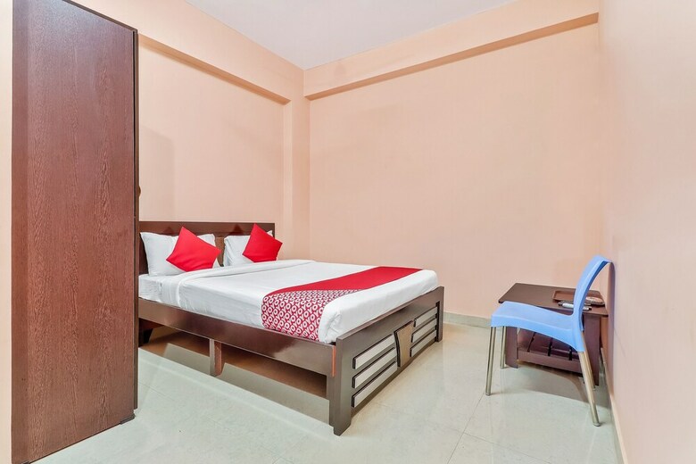 Hotel Oyo 17177 N Capital