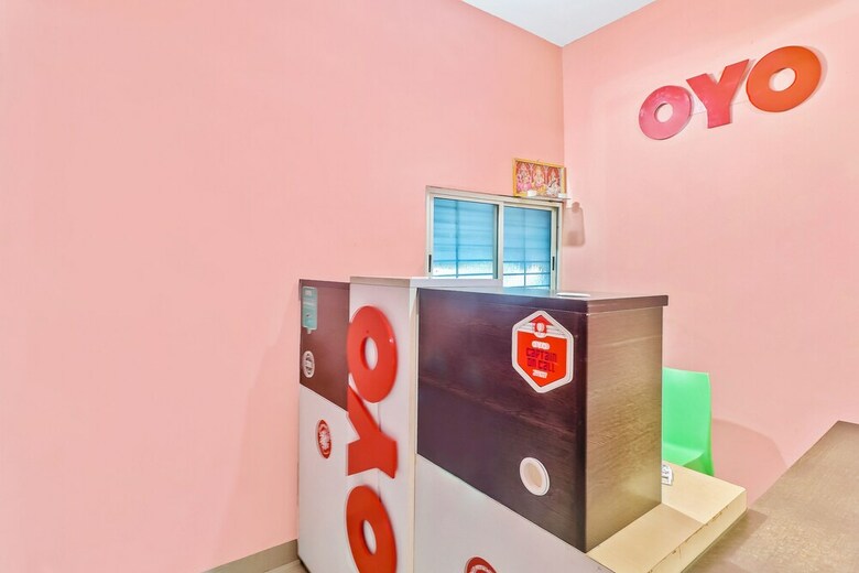 Hotel Oyo 17177 N Capital