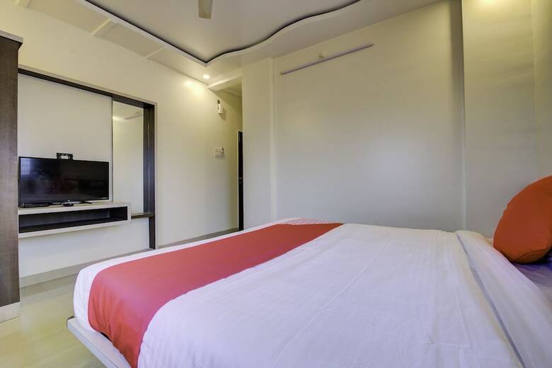 Oyo 24125 Hotel Aakash