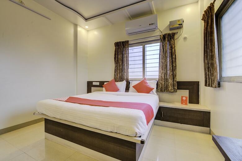 Oyo 24125 Hotel Aakash