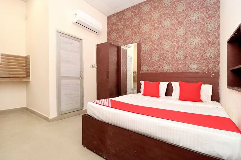 Hotel Oyo 16734 Sheela Stays