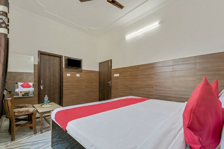 Hotel Oyo 24893 Palak Lodge