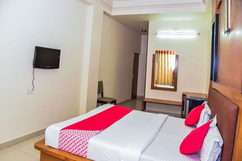 Oyo 25127 Hotel Metro Palace