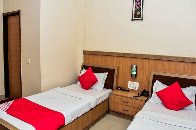 Oyo 25127 Hotel Metro Palace
