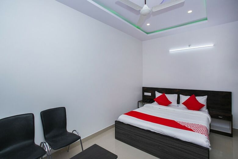 Hotel Oyo 19704 Sai Dham Comfort