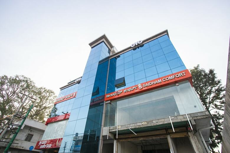 Hotel Oyo 19704 Sai Dham Comfort