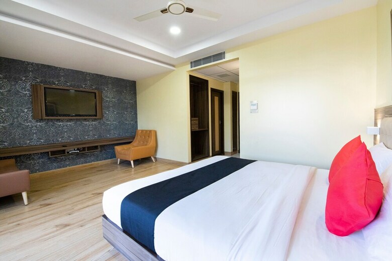 Capital O 18788 Phoenix Hotel & Resort