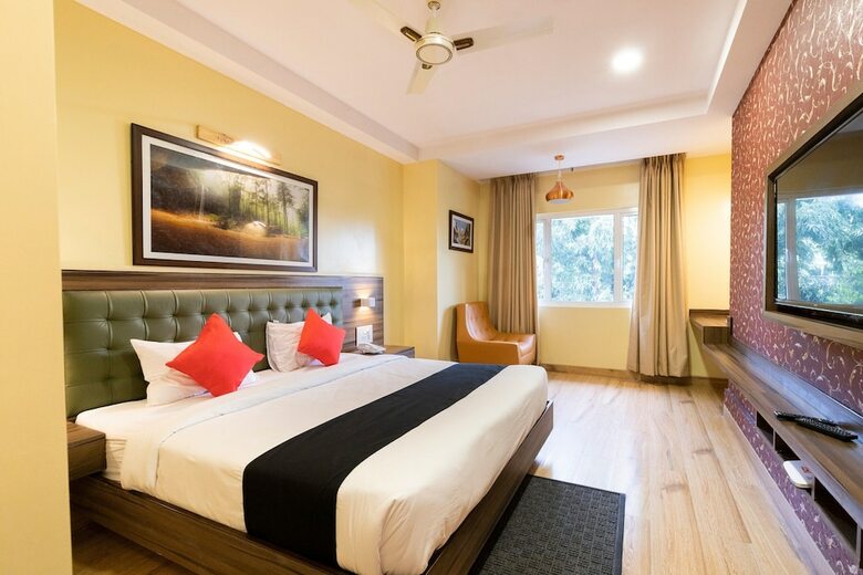 Capital O 18788 Phoenix Hotel & Resort