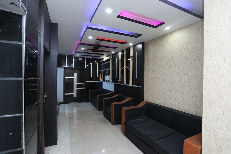 Oyo 25006 Hotel Tr Palace