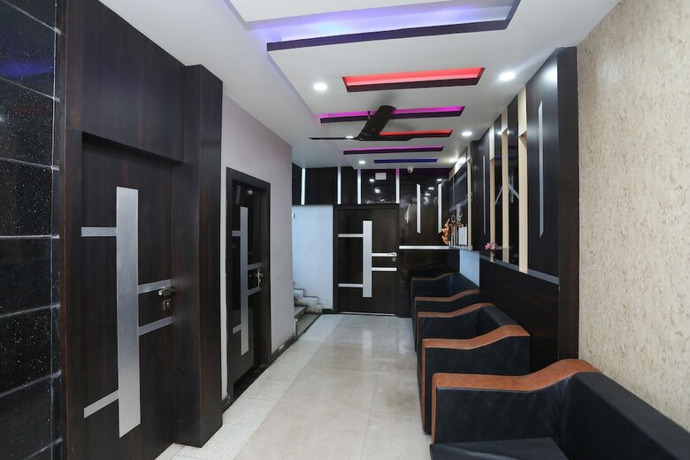 Oyo 25006 Hotel Tr Palace