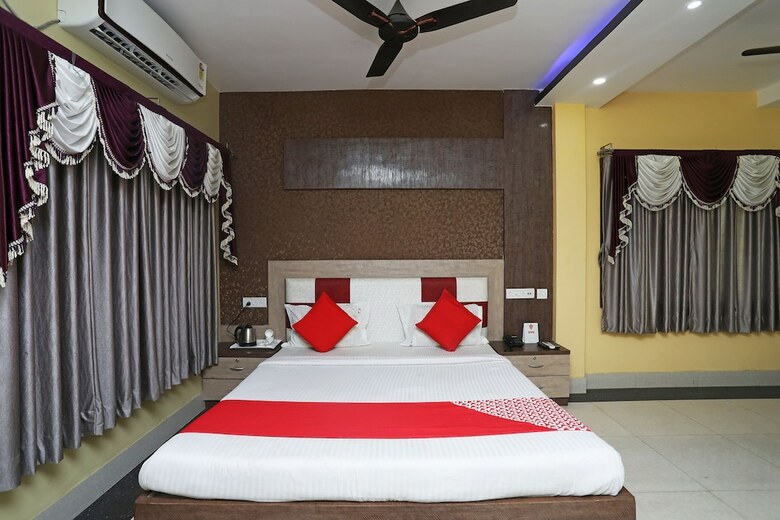 Oyo 25006 Hotel Tr Palace