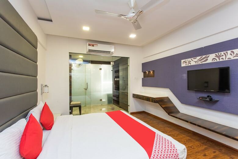 Oyo 25042 Vikramaditya Hotel