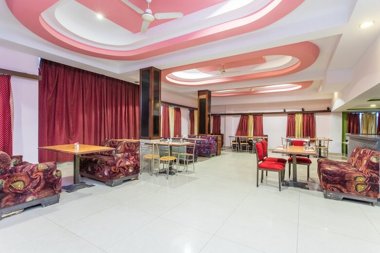 Oyo 25042 Vikramaditya Hotel