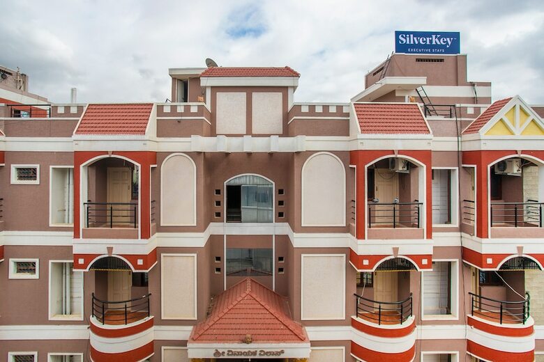 Hotel Oyo 24047 Silverkey Airport