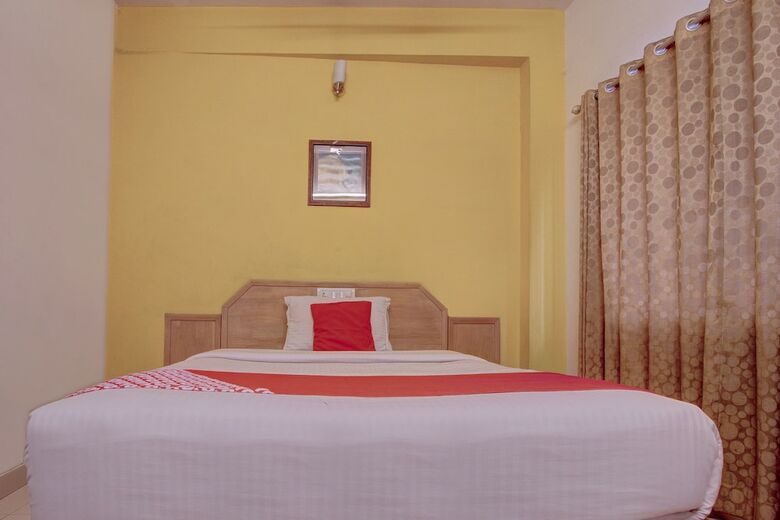 Oyo 27005 The Woodbridge Hotel