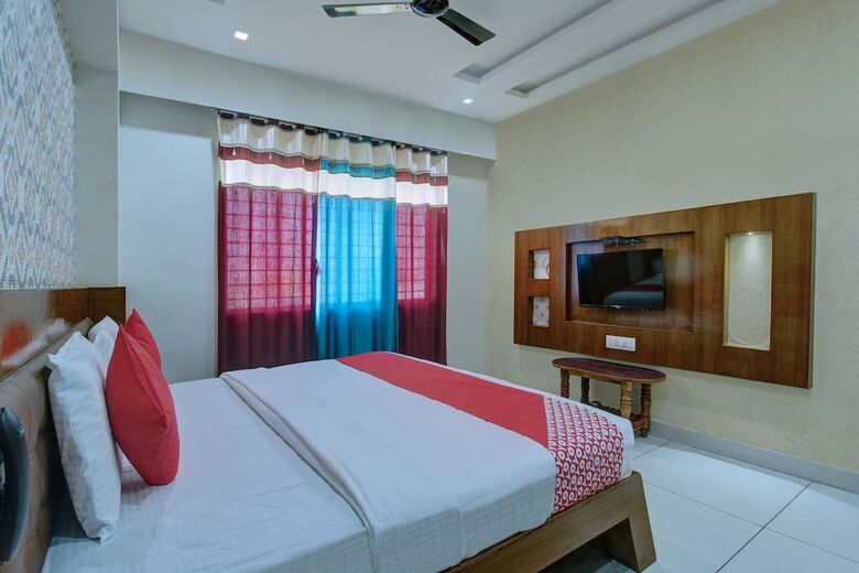 Hotel Oyo 26981 Sharan Residency