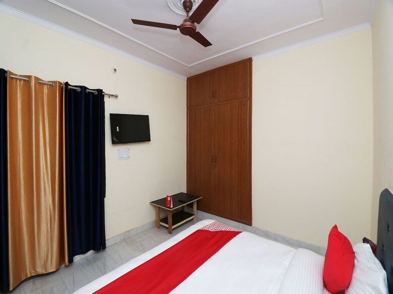 Hotel Oyo 22917 Cgr Residency