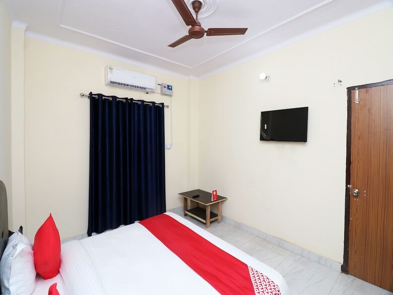 Hotel Oyo 22917 Cgr Residency