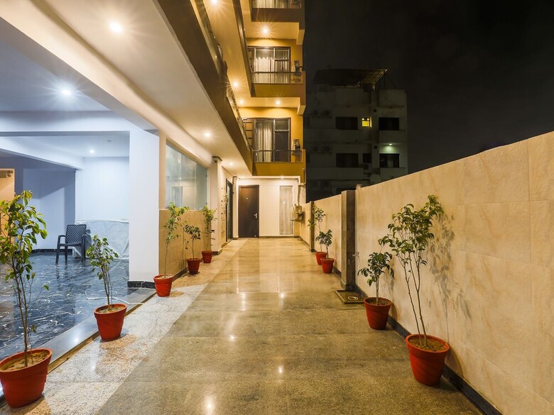 Hotel Oyo 24269 Silverkey Medanta Sec 38