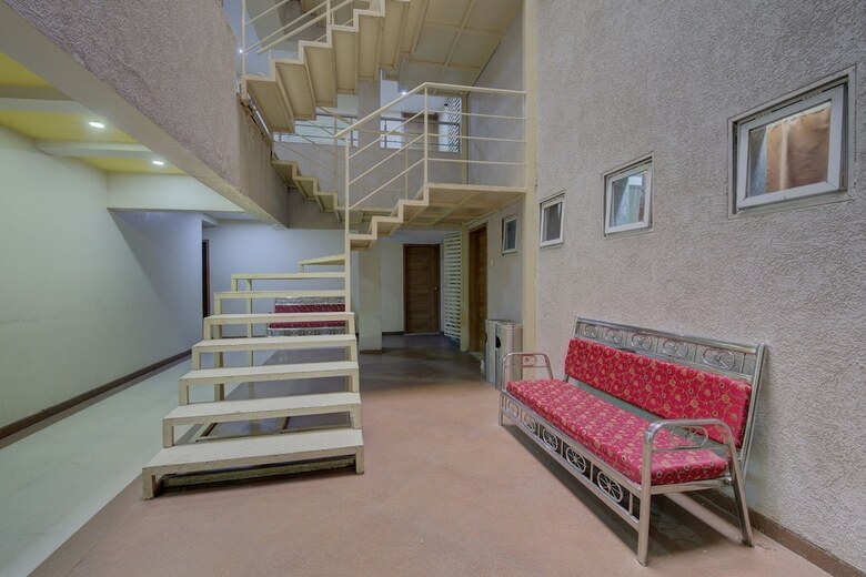 Oyo 24981 Hotel Ashwamedh Residency