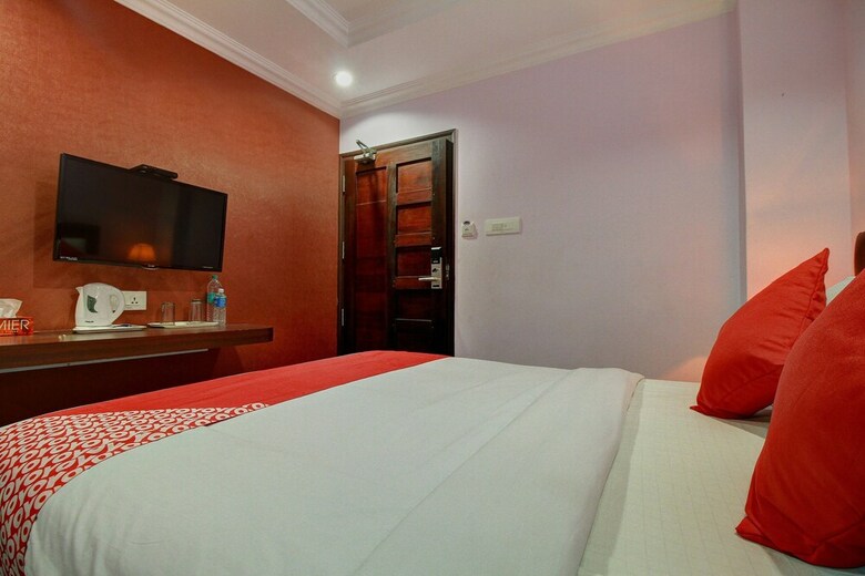 Hotel Oyo 22439 Ratna Forever