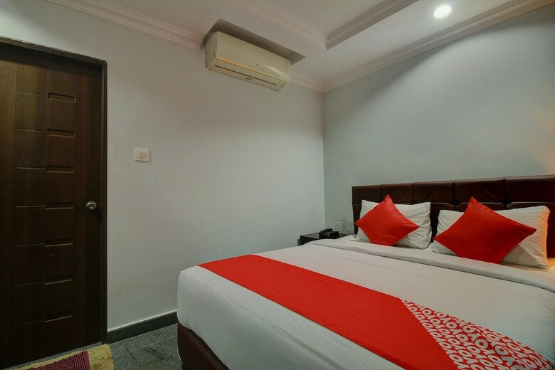 Hotel Oyo 22439 Ratna Forever
