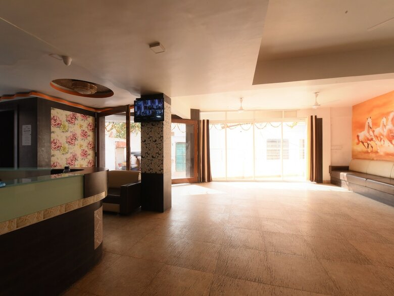 Apartamentos Oyo 24400 Atithi Bhawan