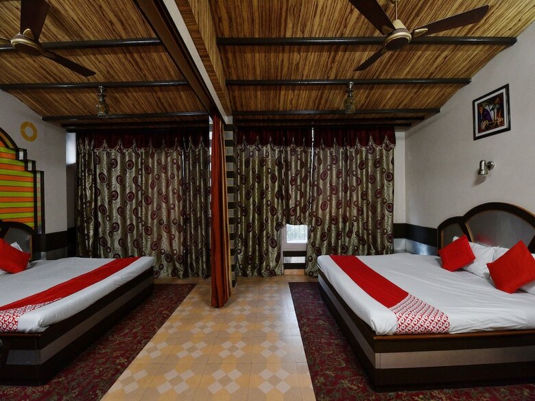 Oyo 26909 Hotel Paras