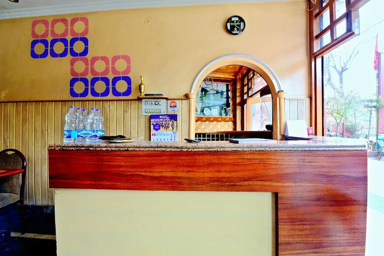 Oyo 26909 Hotel Paras