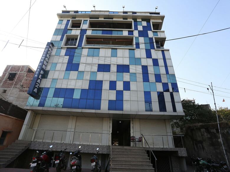 Oyo 27725 Hotel Crown Plaza