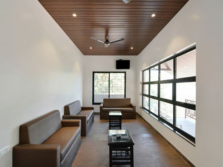 Hotel Oyo 26954 Vishwas Gadh Resort