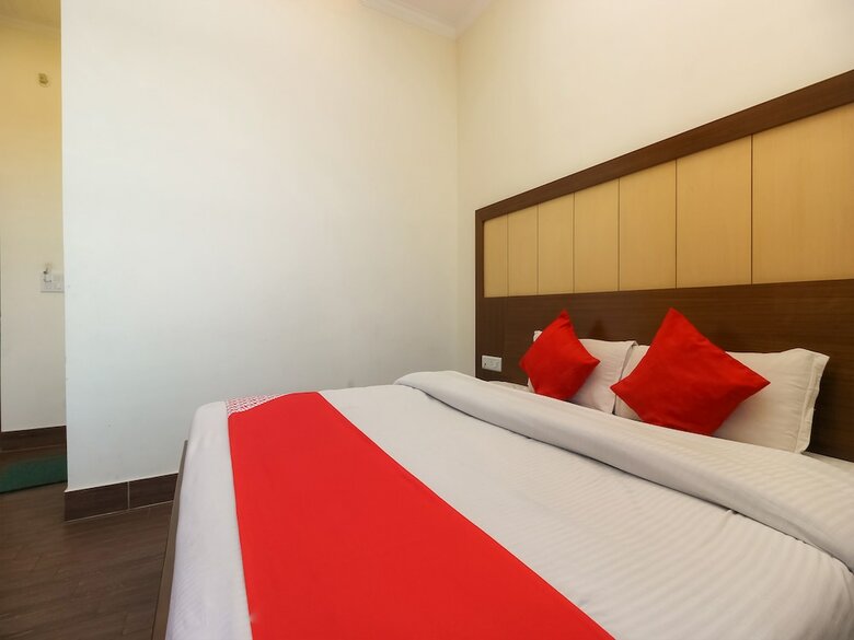 Oyo 26596 Hotel Ambika