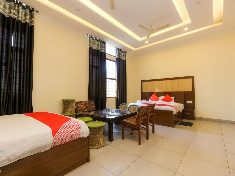 Oyo 26596 Hotel Ambika
