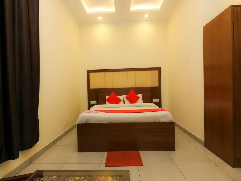 Oyo 26596 Hotel Ambika