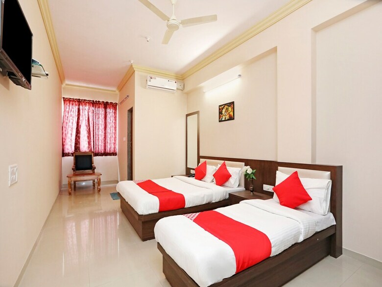 Oyo 26603 Hotel Prakash International