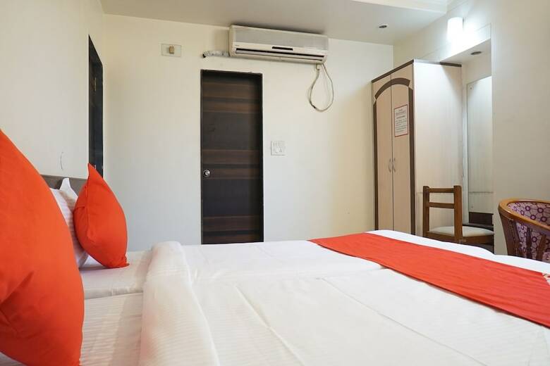 Oyo 23430 Hotel Radiant