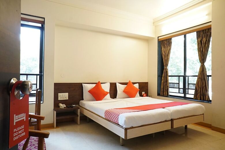 Oyo 23430 Hotel Radiant