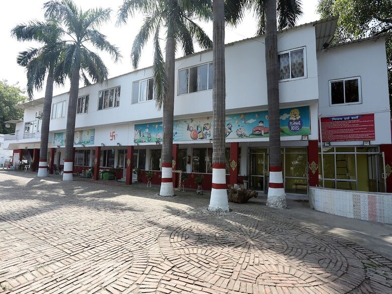 Hotel Oyo 18501 The Palms Resort