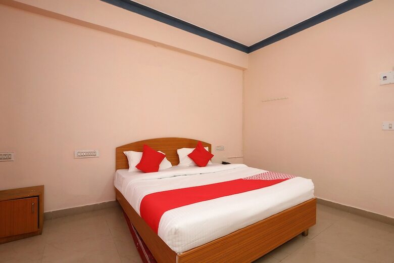 Hotel Oyo 24210 Yashas Residency