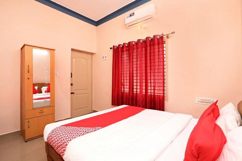 Hotel Oyo 24210 Yashas Residency