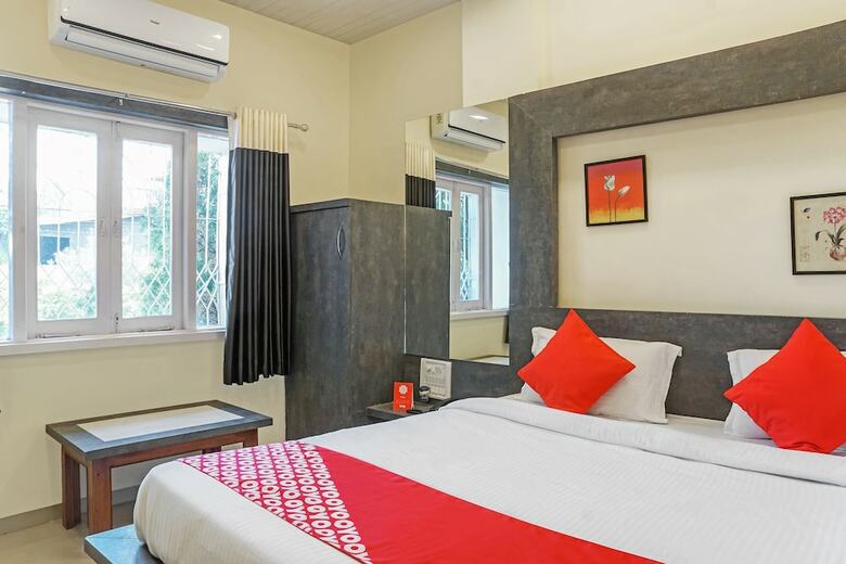 Hotel Oyo 13363 Summer Palace