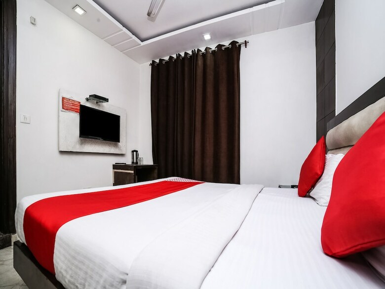 Oyo 11150 Hotel Bella Vista